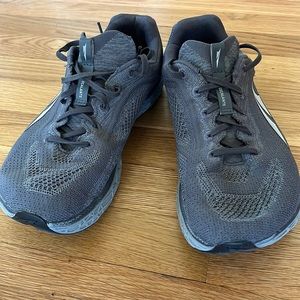 Altra Escalante 2.5 size 8.5